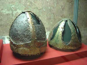 Deutsch: Vierteiliger Spangenhelm (Oberitalien? Constantinopel? um 500) English: Helmets (Northern Italy? Constantinople? circa 500) English: This object is on display at the annex of the Kunsthistorisches Museum (Museum of Art History) at the Neuburg in the Hofburg of Vienna, Austria (site). Français : On peut voir cet objet à l'annexe du Kunsthistorisches Museum (Musée de l'histoire de l'art) située dans le Neuburg de la Hofburg de Vienne, Autriche (site en anglais). Date2005 SourceOwn work Author David Monniaux